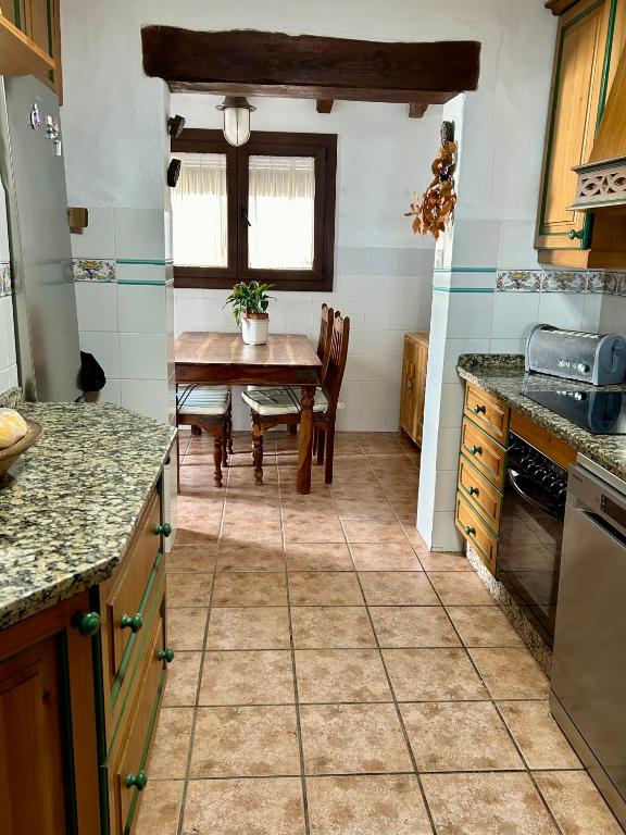 Kuchyňa alebo kuchynka v ubytovaní Ub Kabila II, nº69, Casa para 8-10 Personas