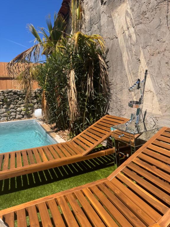 Πισίνα στο ή κοντά στο maison luxueuse avec piscine privée chauffée