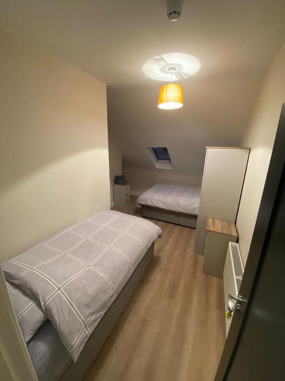 Postel nebo postele na pokoji v ubytování Dromod suites