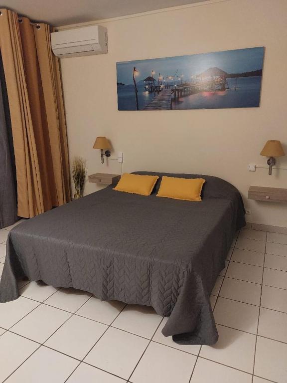 Postel nebo postele na pokoji v ubytování Marina-Carayou 1