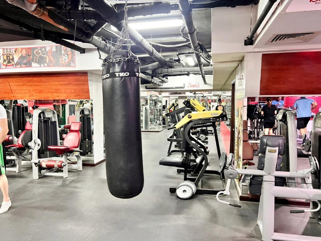 Fitness centrum a/nebo fitness zařízení v ubytování Atelier Partition Room in Tecom Near Internet City Metro