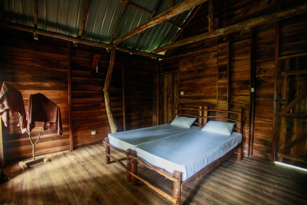 Postel nebo postele na pokoji v ubytování Ella Ecolodge