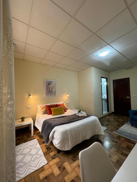 Postel nebo postele na pokoji v ubytování Hostal Real