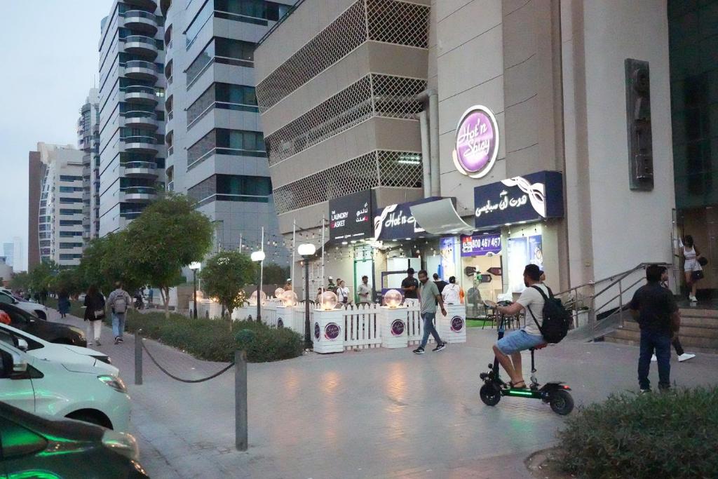 Hosté ubytování Nomad Partition Room in Barsha Heights 3 mins to ICM Metro