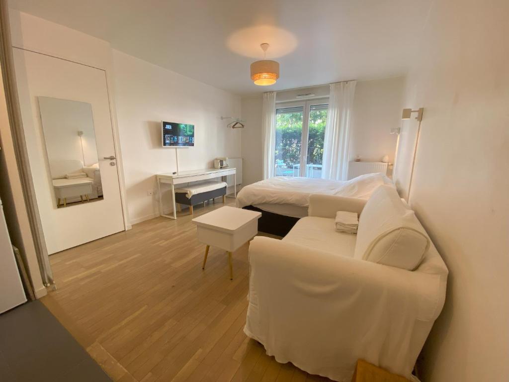Ένα ή περισσότερα κρεβάτια σε δωμάτιο στο Grande chambre avec cuisine privée