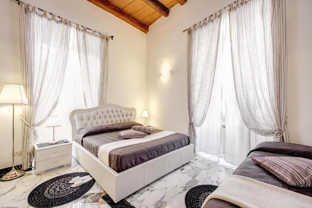 A bed or beds in a room at Il Fascino Di Roma