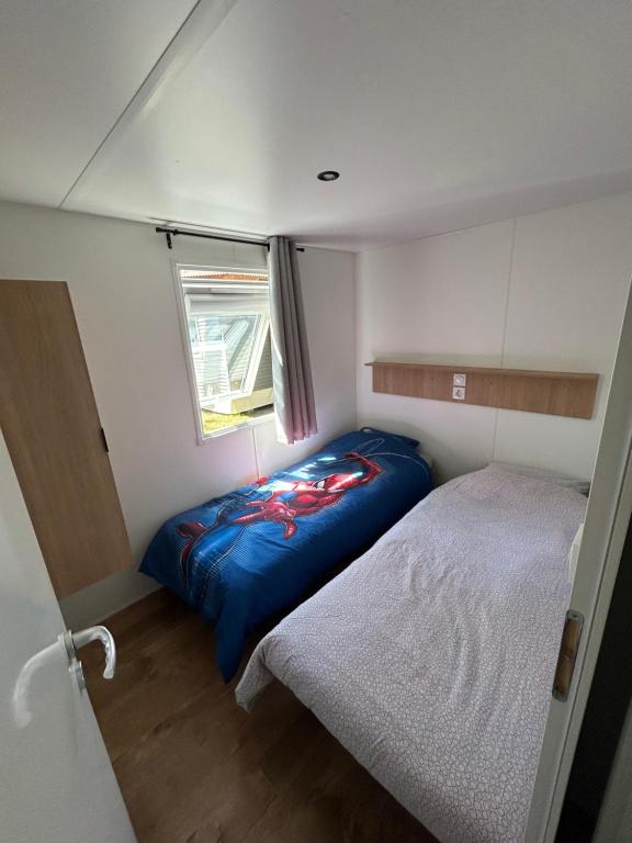 Postel nebo postele na pokoji v ubytování Mobilhome dans les Pins