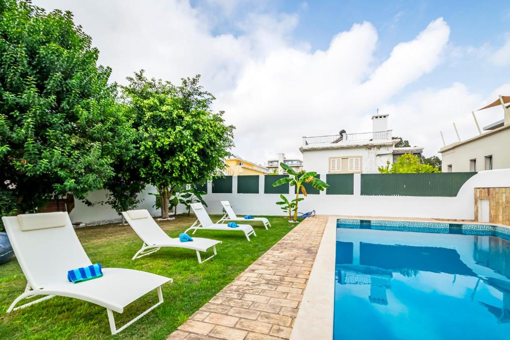 Swimmingpoolen hos eller tæt på Urban Bliss Guesthouse I