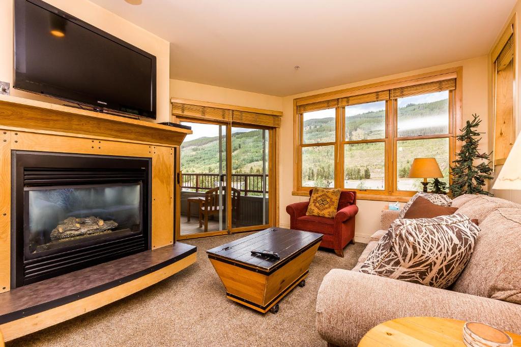 Posezení v ubytování Silver Mill #8268 by Summit County Mountain Retreats