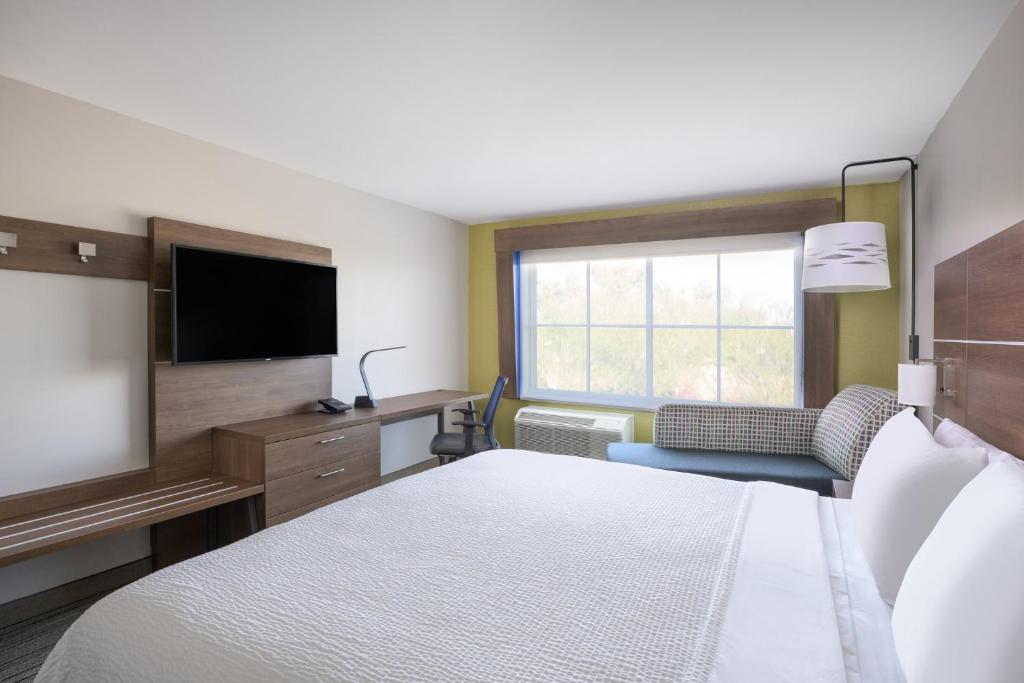 Holiday Inn Express & Suites - Gilbert - East Mesa by IHG photo