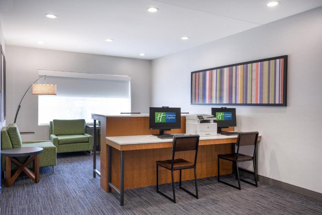 Holiday Inn Express & Suites - Gilbert - East Mesa by IHG photo