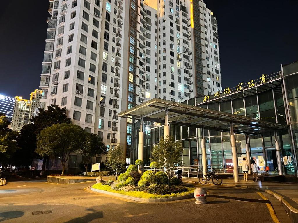 Το κτήριο όπου στεγάζεται  το διαμέρισμα