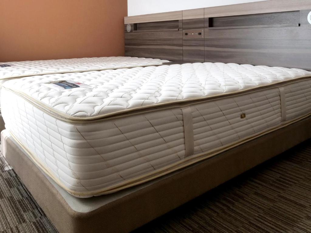 Postel nebo postele na pokoji v ubytování Hotel Sunroute Sopra Kobe