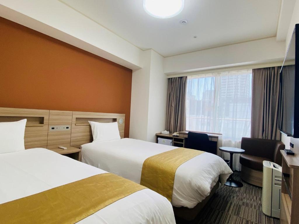 Postel nebo postele na pokoji v ubytování Hotel Sunroute Sopra Kobe