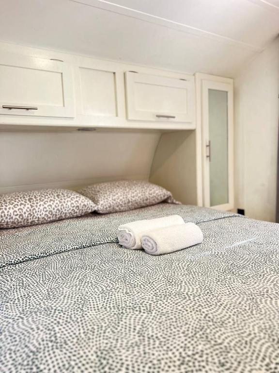 Postel nebo postele na pokoji v ubytování Social Distanсing Approved Nature Getaway!