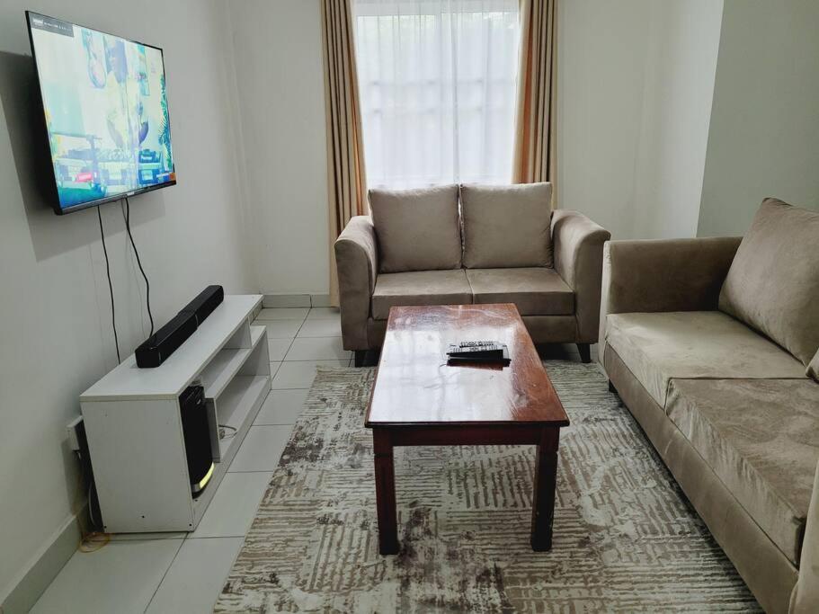 Μια τηλεόραση ή/και κέντρο ψυχαγωγίας στο 2 Bedroom AJ101 Mombasa CBD, Buxton Point Lifestyle