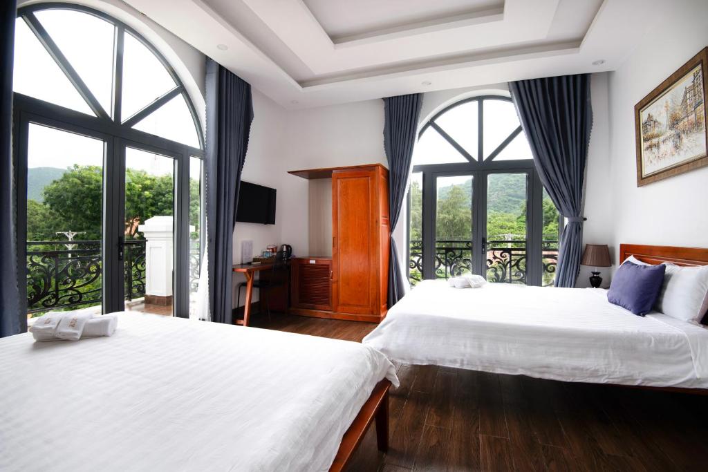 Postel nebo postele na pokoji v ubytování Kim Ngân II hotel