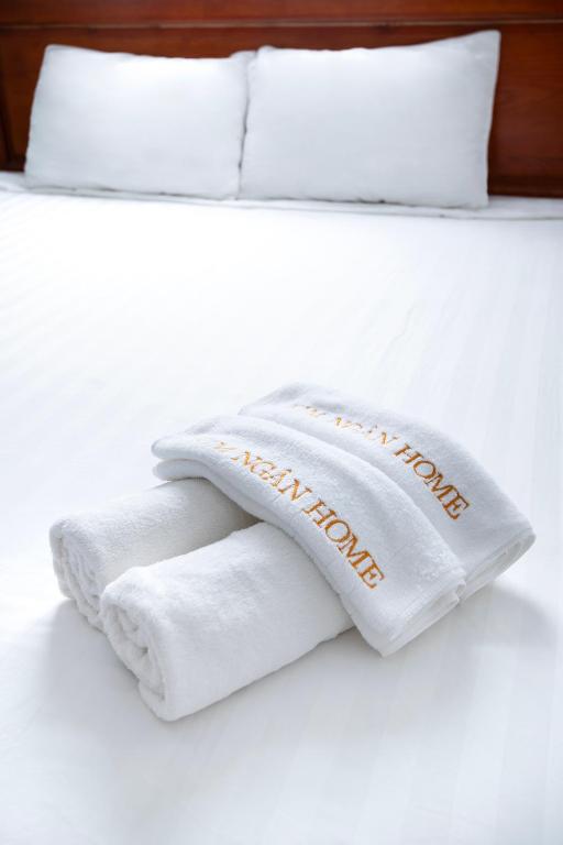 Postel nebo postele na pokoji v ubytování Kim Ngân II hotel