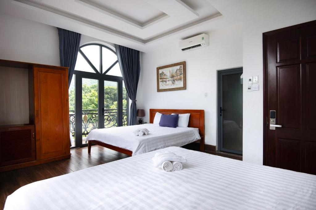 Postel nebo postele na pokoji v ubytování Kim Ngân II hotel
