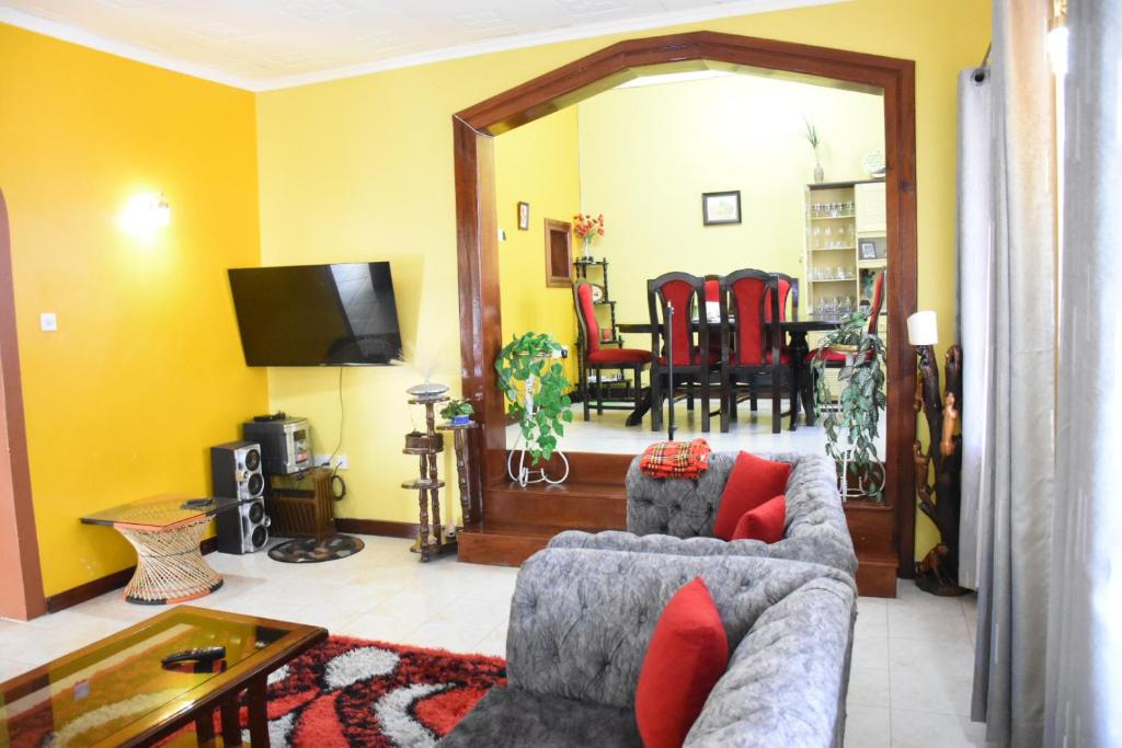 TV a/nebo společenská místnost v ubytování 3-bedroom serenity homes