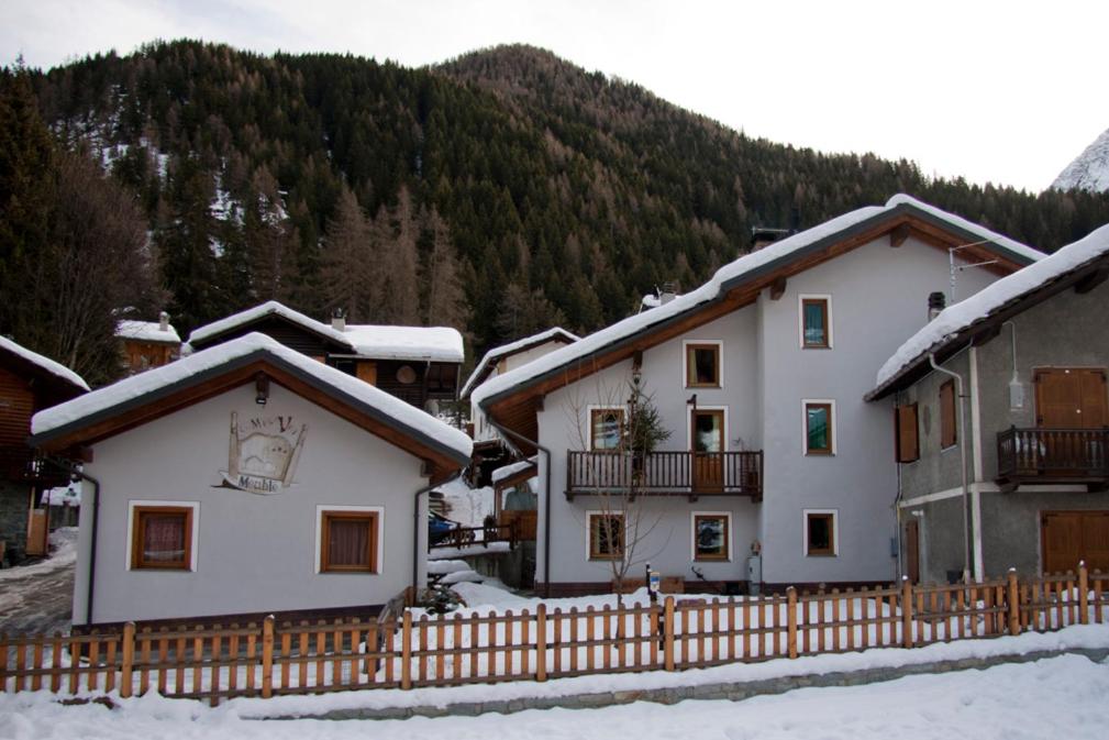 Nespecifikovaný výhled na hory nebo výhled na hory při pohledu z hotelu