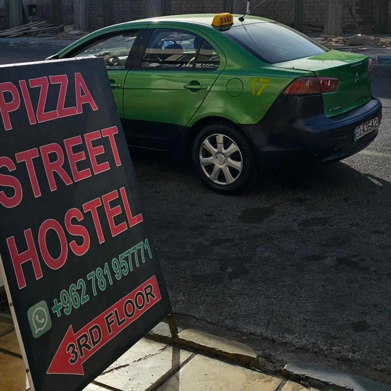 Certifikát, hodnocení, plakát nebo jiný dokument vystavený v ubytování Pizza Street Hostel