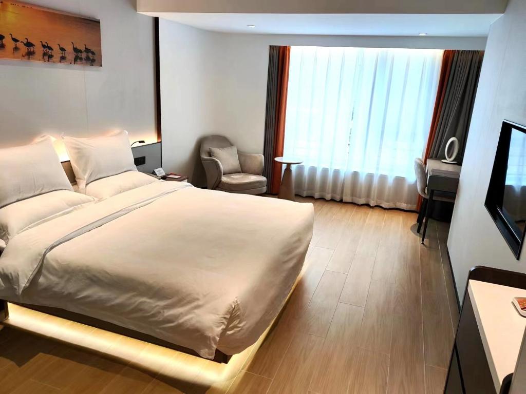 Postel nebo postele na pokoji v ubytování Yun Qi Hotel