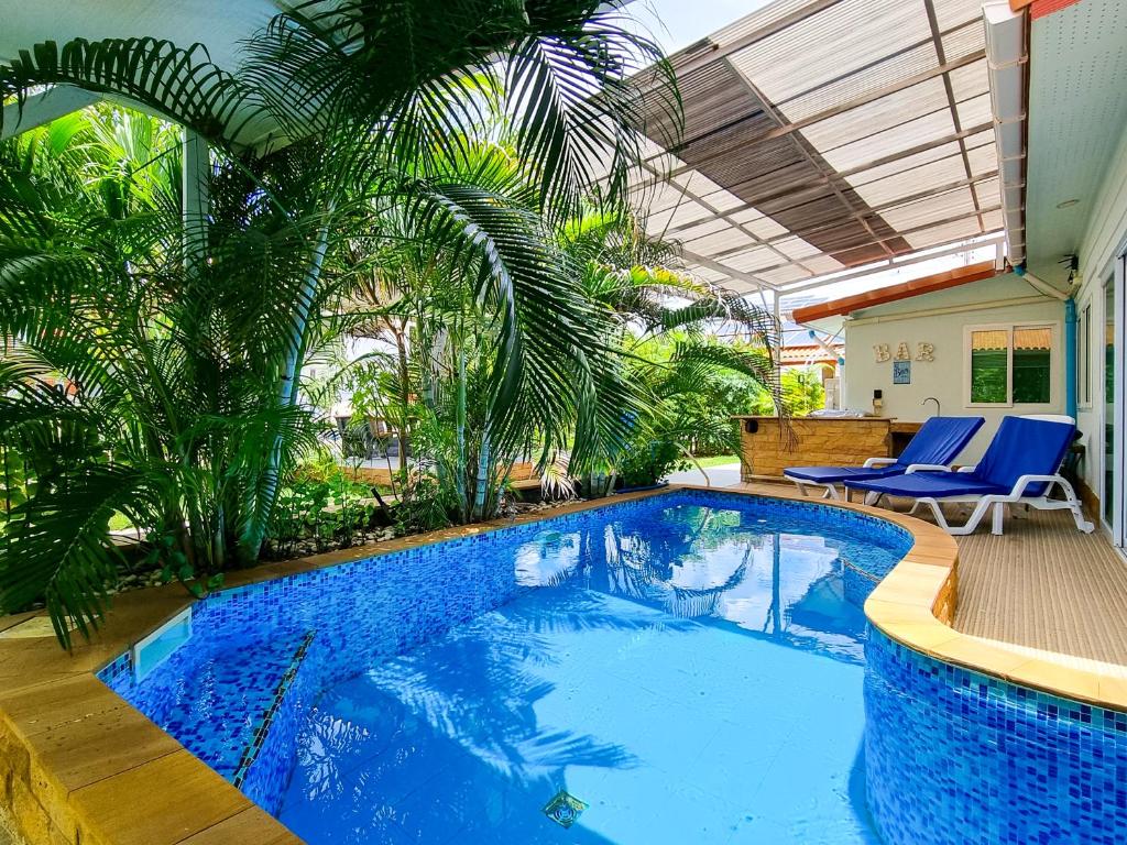 Tina's Living Paradise - Guesthouses with private pool, 5 min to beach - Casa De Vacaciones