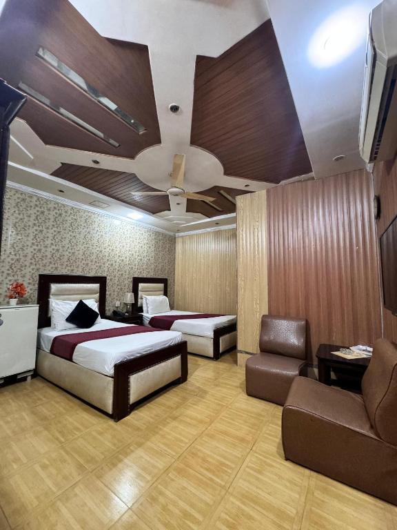 Hotel Tulip INN Faisal Town - Habitación Doble Estándar Con Ventilador