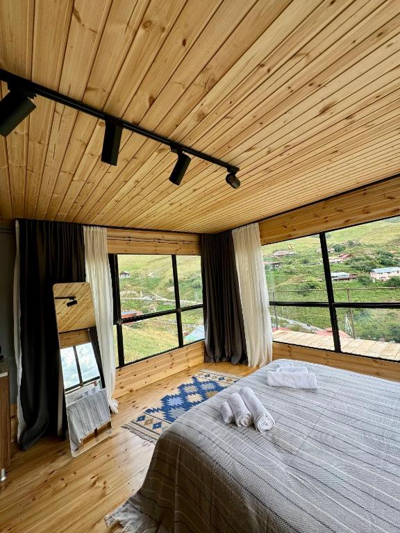 Postel nebo postele na pokoji v ubytování Khedi