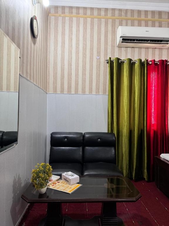 Hotel Tulip INN Faisal Town - Habitación Cuádruple
