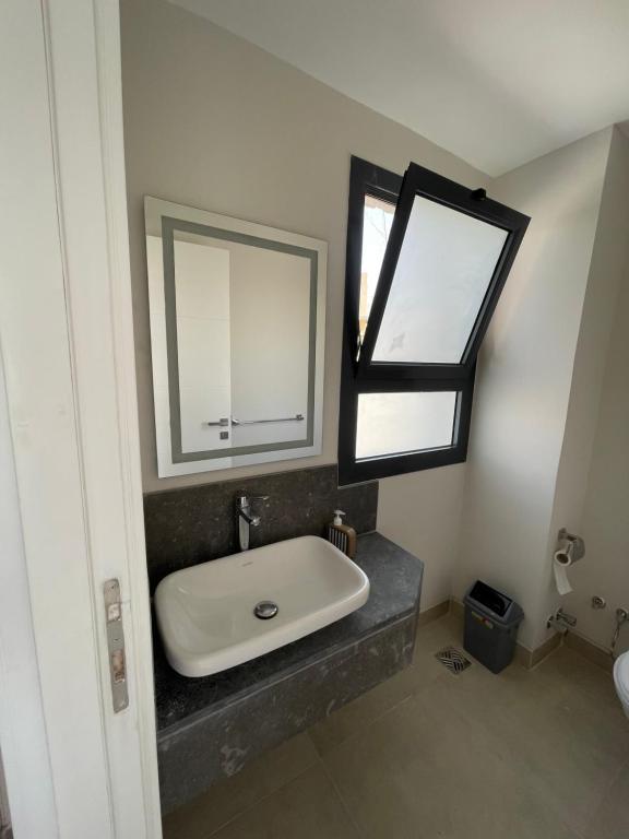 Koupelna v ubytování Cozy 2BR Seaview loft in Mesca Somabay