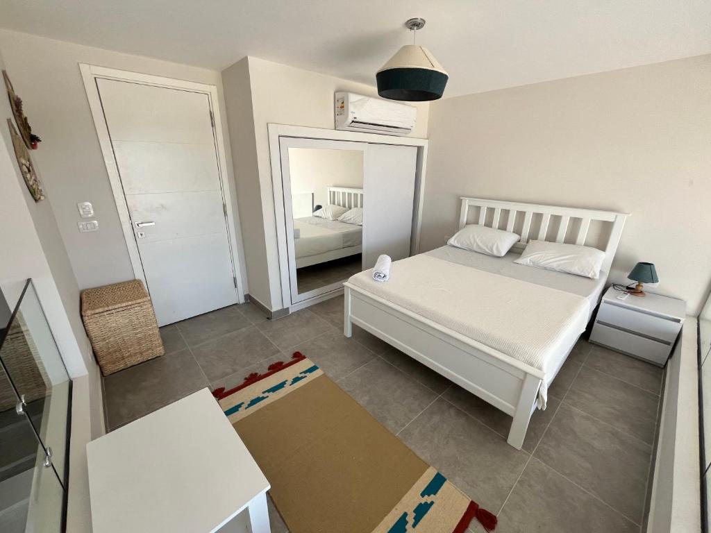 Postel nebo postele na pokoji v ubytování Cozy 2BR Seaview loft in Mesca Somabay