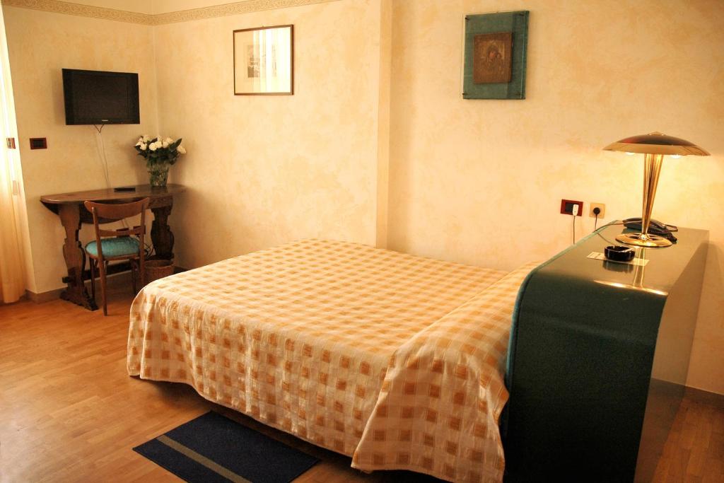 TV a/nebo společenská místnost v ubytování Hotel Napoleon