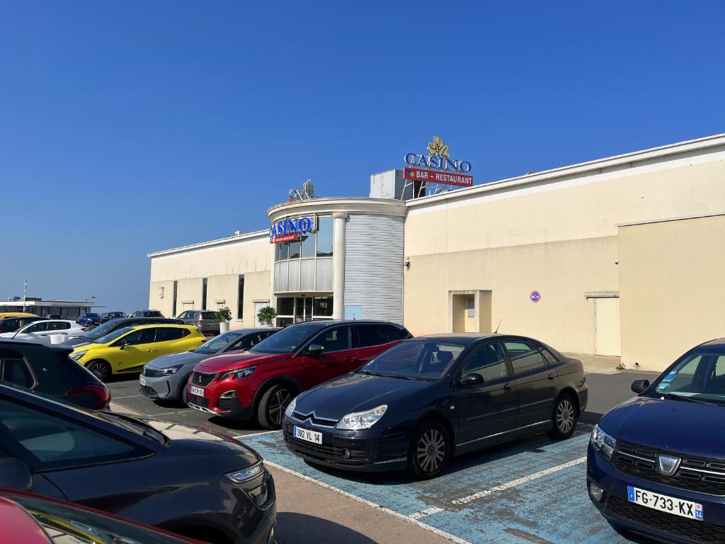 Fotografie z fotogalerie ubytování Beau Studio avec vue sur Mer et parking gratuit v destinaci Luc-sur-Mer