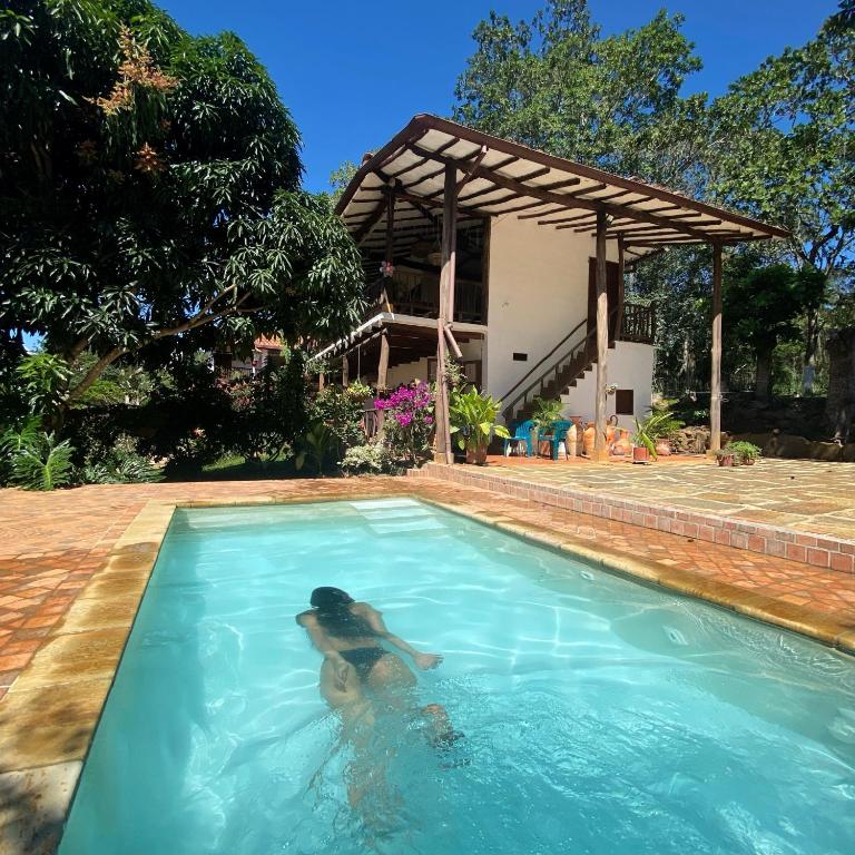 Bazén v ubytování Hostal Villa San Rafael nebo v jeho okolí