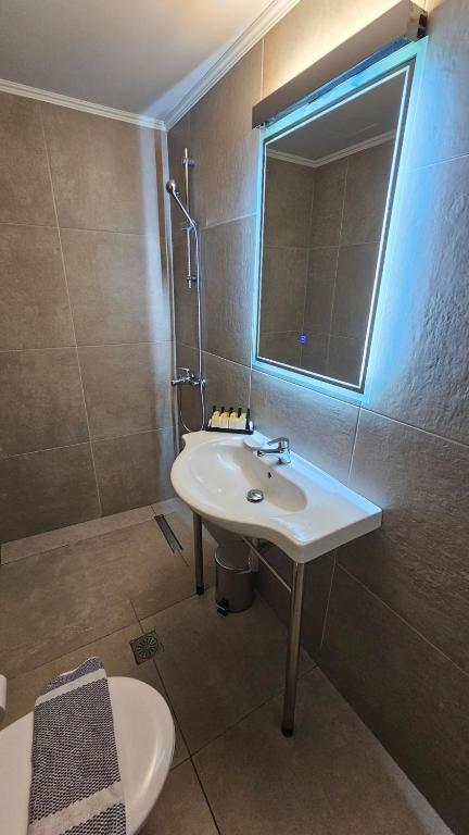 
Annex Superior Deluxe Double or Twin Room 
