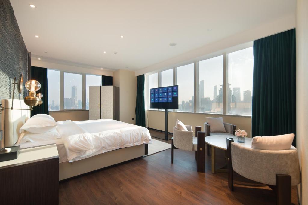 ELITE Hotel Taikoo Hui Plaza Gangding Metro Station Branch - Free Shuttle Bus to Canton Fair Complex During Canton Fair Period - Suite Premium