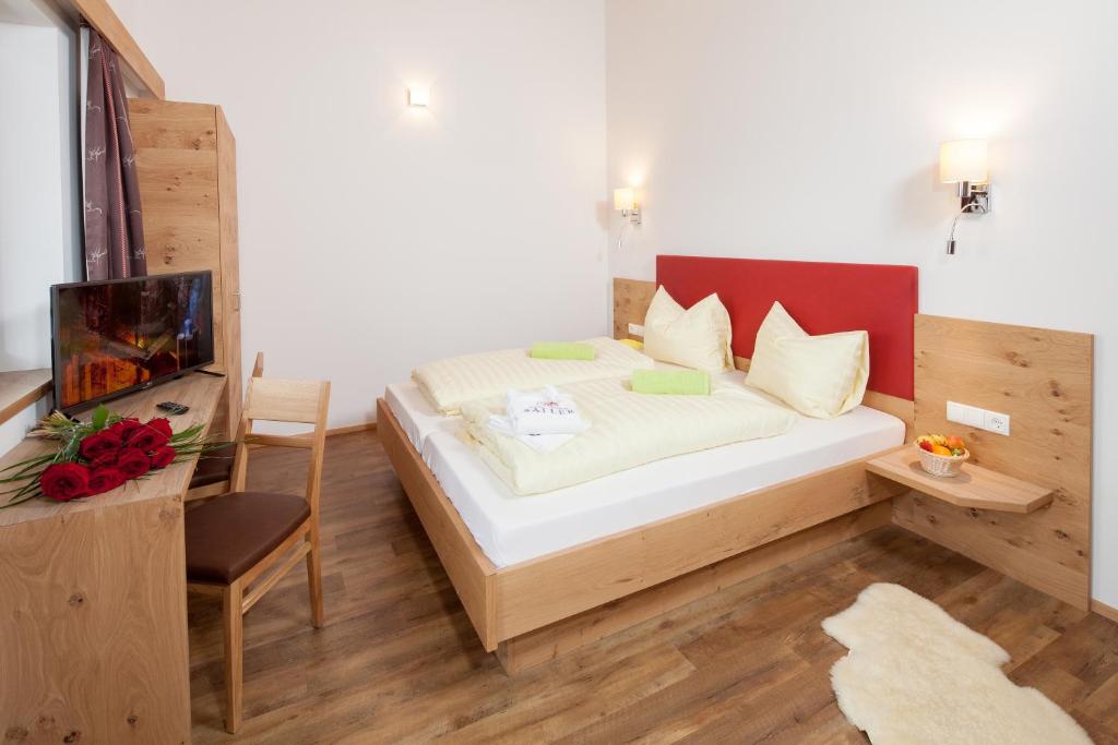 Postel nebo postele na pokoji v ubytování Berggasthof Hochzeigerhaus