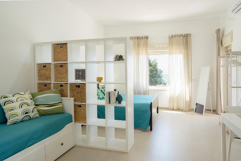 Ένα ή περισσότερα κρεβάτια σε δωμάτιο στο Onda su onda San Leone