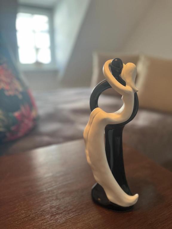 a wooden figurine of a person on a table at Ferienwohnung Fischpforte in Hameln
