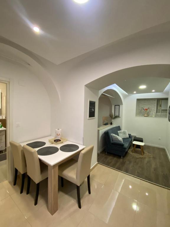 Posedenie v ubytovaní Apartment Frenki- Tkalčićeva -self check in-free parking
