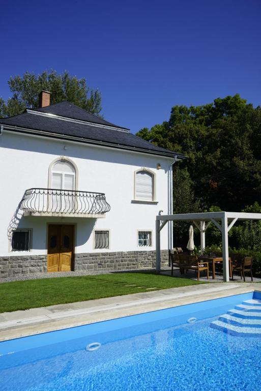 The swimming pool at or close to Vértessy ház