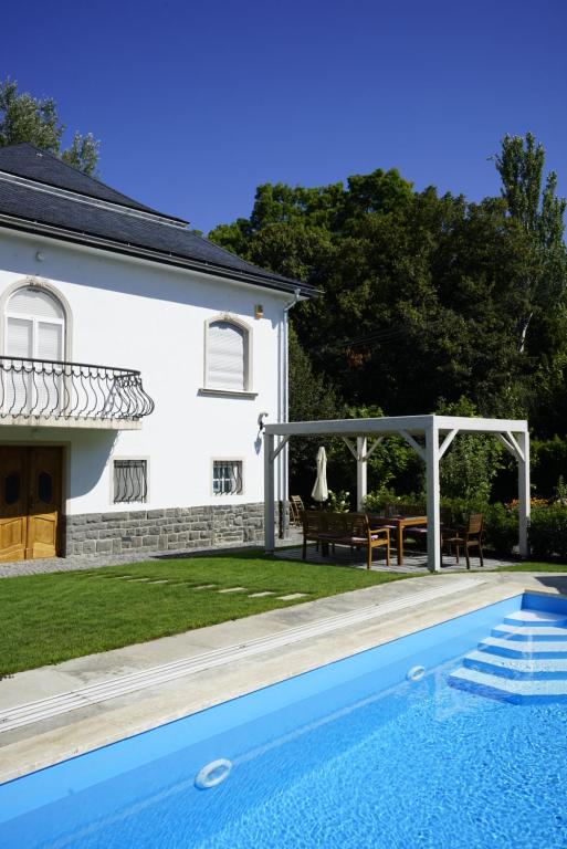 The swimming pool at or close to Vértessy ház