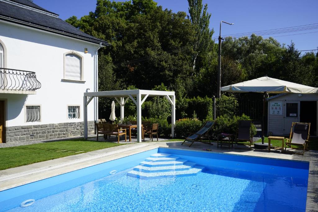 The swimming pool at or close to Vértessy ház