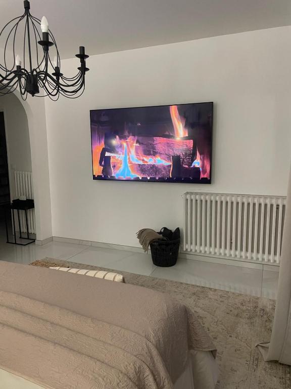 TV a/nebo společenská místnost v ubytování Suite parentale