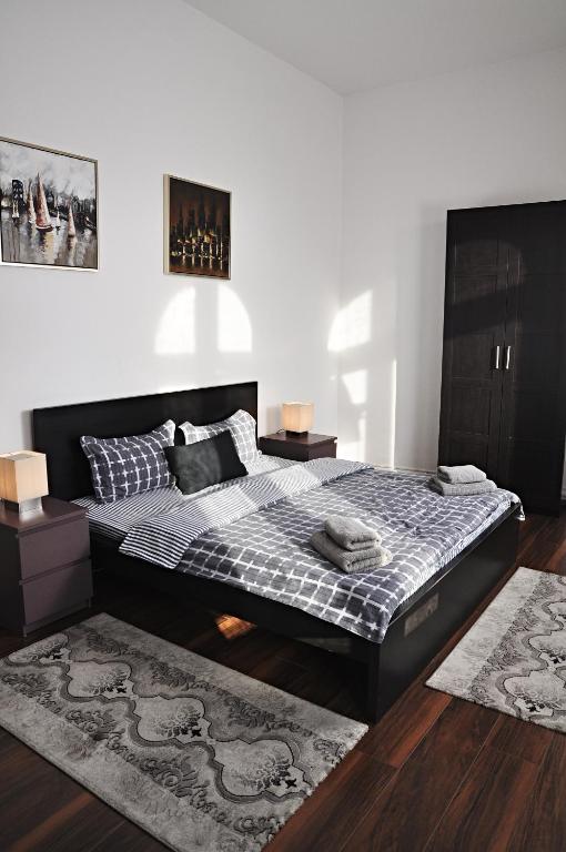 Postel nebo postele na pokoji v ubytování Antique Hostel