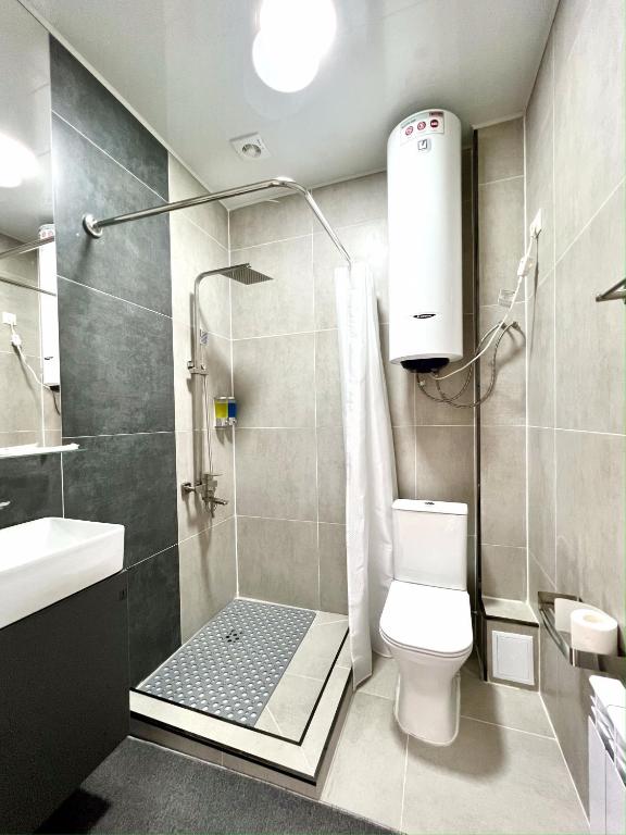 Koupelna v ubytování Suncor Hotel