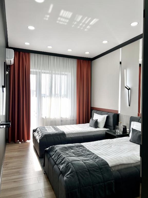 Postel nebo postele na pokoji v ubytování Suncor Hotel