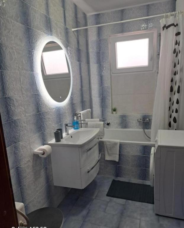 Kúpeľňa v ubytovaní Apartment in Razanj with terrace, air conditioning, WiFi, washing machine 3567-1